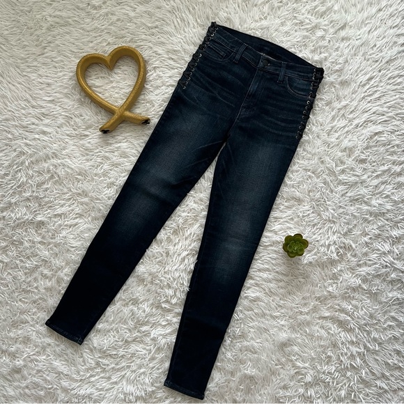 Chic Skinny Jeans for Women - Picture 1 of 6